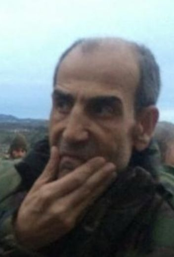 صورة نادرة لبسام حسن، شخصية بارزة في نظام الأسد.