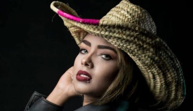 أفرجت جماعة "الحوثي"، أمس السبت، عن الفنانة والموديل اليمنية انتصار الحمادي بعد نحو خمس سنوات من الاعتقال التعسفي.