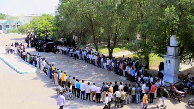تحولت جامعة الحديدة في اليمن من صرح أكاديمي إلى مركز للتعبئة الفكرية والتدريب العسكري المغلق، في عملية ممنهجة تستهدف تحويل الطلبة إلى جنود عقائديين، يخدمون المشروع الحربي لجماعة "الحوثي". 