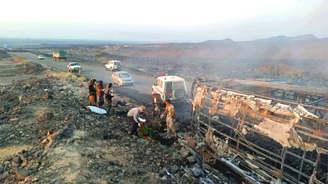 منذ اندلاع الحرب عام 2014، تضاءلت أحلام اليمنيين شيئاً فشيئاً، حتى غدت أقصى أماني الناس اليوم، هي فتح الطرقات الرئيسية داخل البلاد، وانتهاء معاناة الطرق البديلة التي لا أول لها ولا نهاية.
