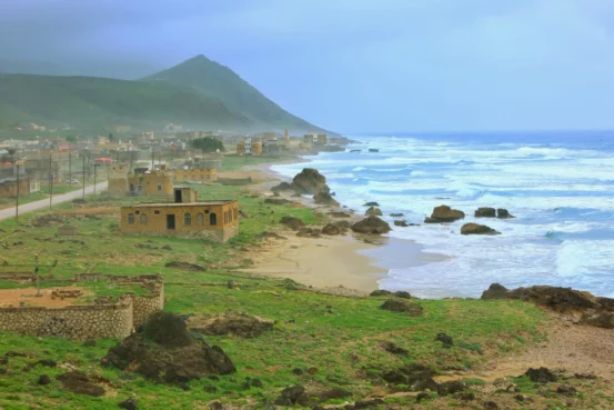 يوماً بعد آخر، يتدهور الوضع الاقتصادي لدى الناس في اليمن، نتيجة استمرار حالة الصراع منذ عشر سنوات وأزيد، ولا أمل يلوح في الأفق عن انفراجة قريبة.
