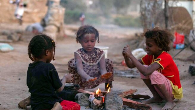 يتجه الاقتصاد في المناطق الخاضعة لسيطرة جماعة "الحوثي" شمال اليمن، نحو مزيد من الانكماش، بفعل سياسات جباية متصاعدة، طالت معظم الأنشطة التجارية، في وقت يعاني فيه السوق من ركود حاد، وضعف غير مسبوق في القوة الشرائية.