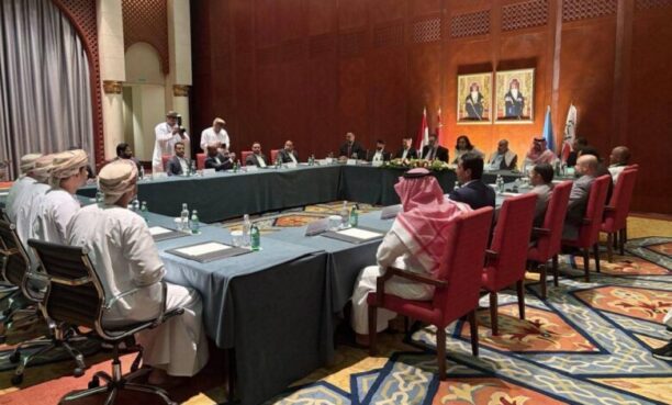 بعد سنوات من الجمود والتعثر، أعاد اتفاق "مسقط" لتبادل المحتجزين اليمنيين ملف الأسرى والمختطفين إلى صدارة المشهد، بوصفه أحد أكثر الملفات حساسية وتعقيداً في الحرب المستمرة منذ أكثر من عقد.