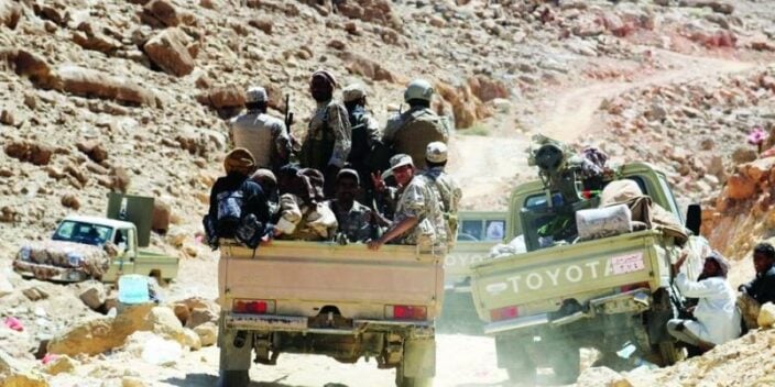 تواصل جماعة "الحوثي" فرض سياسة عقاب جماعي بحق سكان قرى حجور في مديرية كٌشر بمحافظة حجة، عبر منع دخول صهاريج المياه القادمة من وديان تهامة، في وقت تعاني فيه المنطقة أزمة مياه خانقة تهدد حياة آلاف المدنيين. 