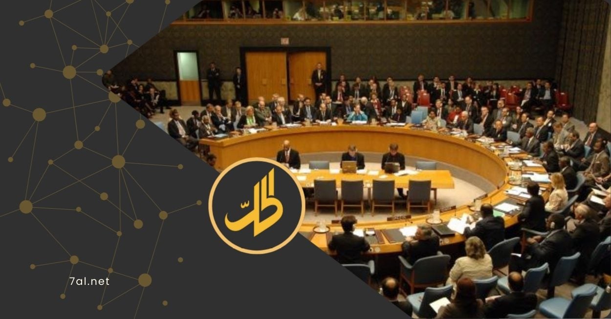 أقر مجلس الأمن الدولي مؤخراً، القرار رقم 2812 لعام 2026، الذي يمدد مراقبة هجمات جماعة "الحوثي" على السفن التجارية في البحر الأحمر لمدة ستة أشهر إضافية، حتى منتصف تموز/ يوليو القادم.
