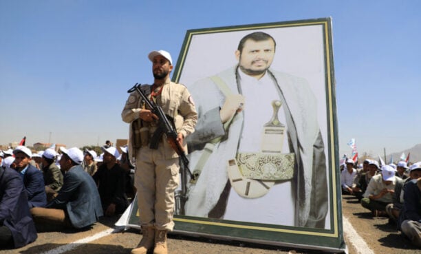 على مدى السنوات الأخيرة، عملت جماعة "الحوثي"، التي تسيطر على أجزاء واسعة من شمال اليمن، على إعادة تشكيل المجتمع، وهندسة الهوية الدينية والسياسية، وفق رؤية طائفية صارمة، تفرض الولاء السياسي عبر الدين.