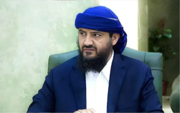 استيقظ جنوب اليمن، اليوم الأربعاء، على واحدة من أكثر لحظاته السياسية والأمنية تعقيداً، منذ تشكيل مجلس القيادة الرئاسي في الـ7 من نيسان/ أبريل 2022، مع تتابع تطورات متسارعة جمعت بين غارات جوية، وقرارات سيادية، وتحركات عسكرية، في مشهد يشير إلى انتقال الصراع من حالة التوتر المكتوم، إلى حافة الانفجار المفتوح.