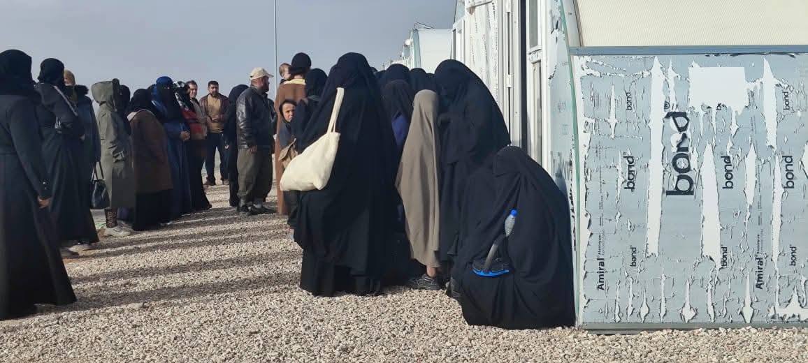 استقبال القافلة القادمة من مخيم الهول الى مخيم آق برهان في منطقة أخترين بريف حلب الشمالي