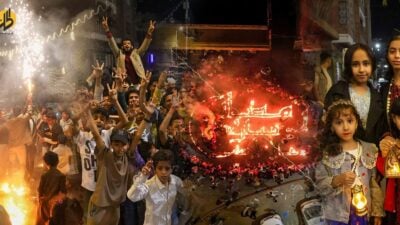 مع اقتراب شهر رمضان، لا تحتاج المدن اليمنية إلى إعلان رسمي لتعرف أن الشهر قد وصل، حيث تتبدل حركة الأسواق، تتغير ساعات العمل، وتظهر على الوجوه تلك المسافة المعلّقة بين القلق والانتظار.