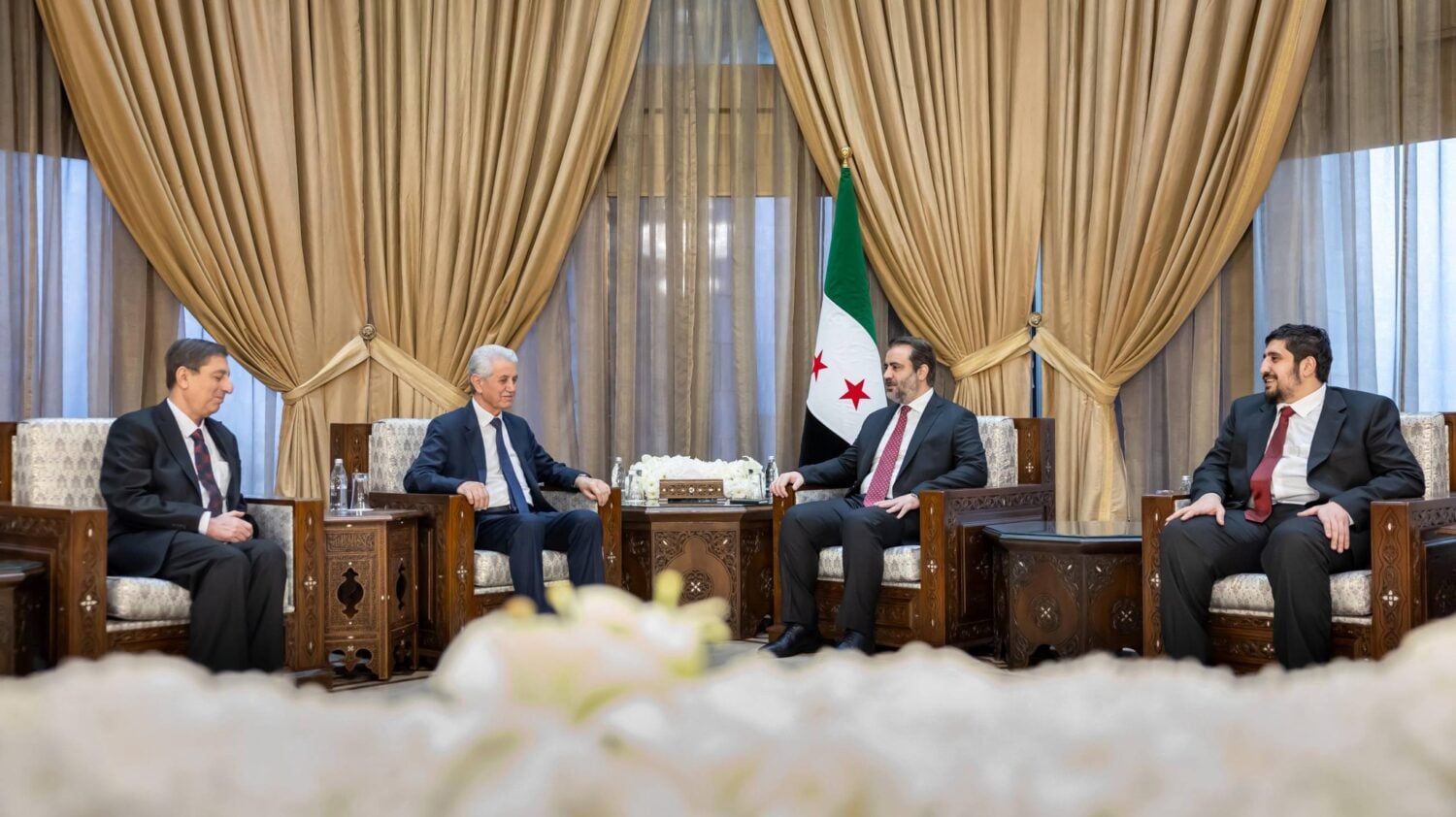 وزير الخارجية والمغتربين أسعد الشيباني يستقبل وفد المجلس الوطني الكردي برئاسة محمد إسماعيل في دمشق- الخارجية السورية.