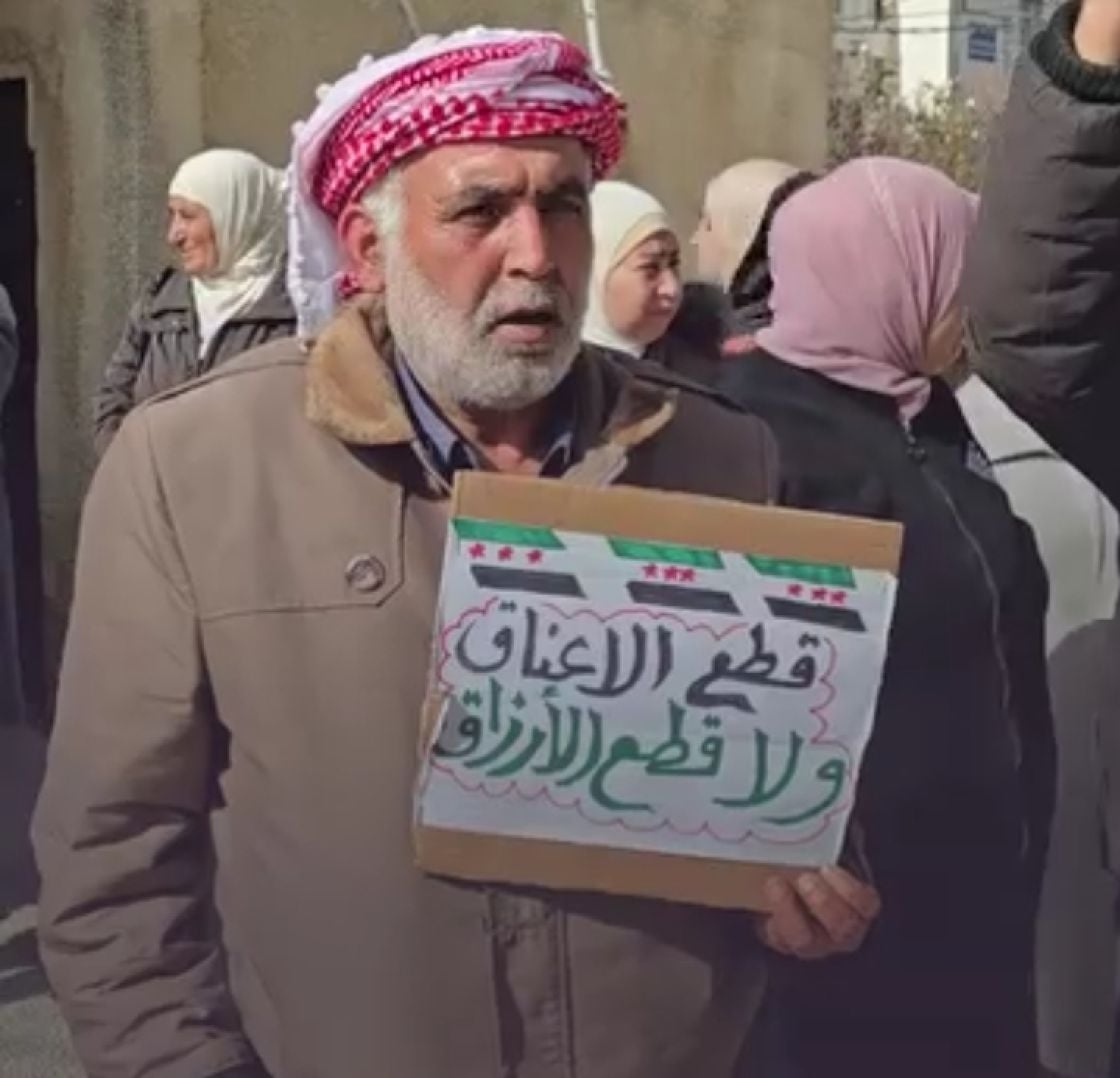 وقفة احتجاجية أمام البحوث الزراعية في محافظة القنيطرة - وسائل التواصل الاجتماعي