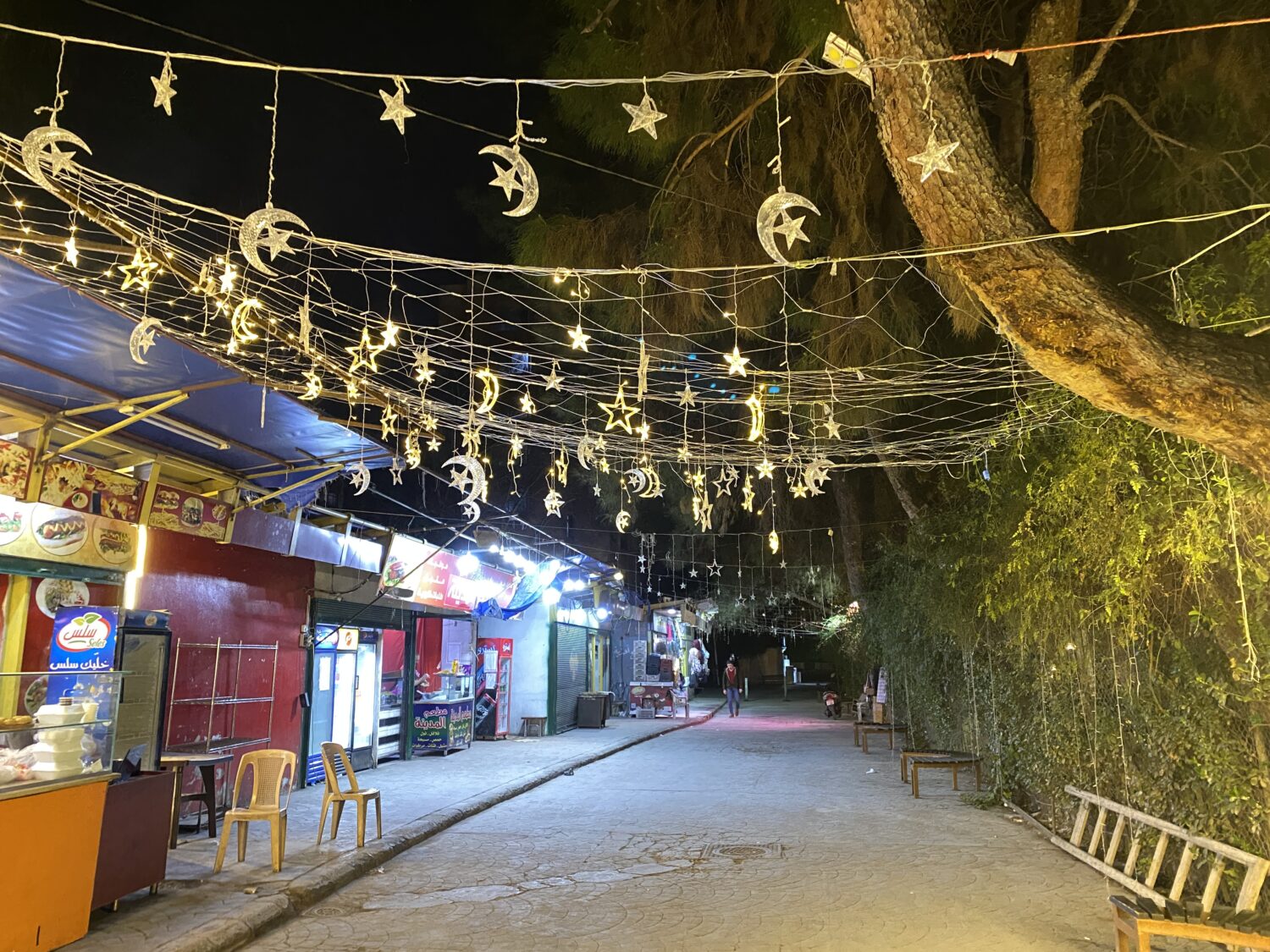 زينة رمضان في السكن الجامعي  بمنطقة المزة في دمشق