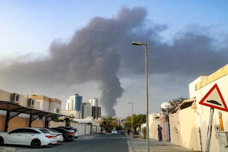 هجوم إيراني في المنطقة الصناعية بالفجيرة بالإمارات (أ ف ب)
