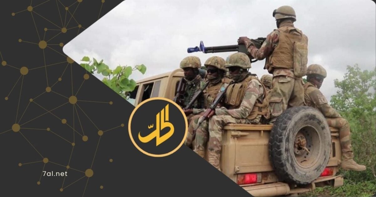 أعاد مقتل قيادي صومالي في حركة الشباب داخل محافظة المهرة شرقي اليمن، فتح التساؤلات حول طبيعة العلاقة المتنامية بين جماعة "الحوثي" النوالية لطهران، وشبكات التهريب والجماعات المتشددة في القرن الإفريقي، بعد الكشف عن حصول المستهدف على جواز سفر يمني صادر عن صنعاء.