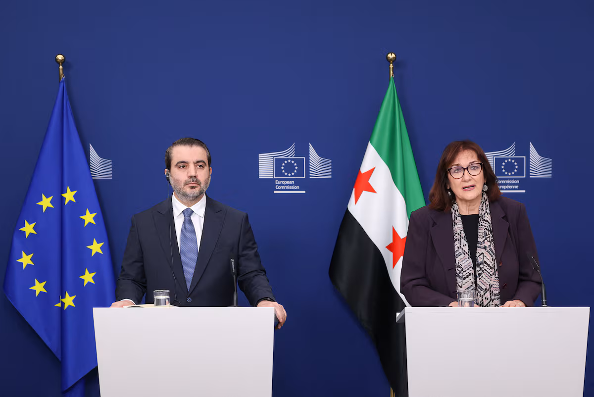 المفوضة الأوروبية لشؤون البحر الأبيض المتوسط، دوبرافكا سويكا، ووزير الخارجية السوري، أسعد حسن الشيباني، في بروكسل، بلجيكا، بتاريخ 11 مايو/أيار 2026. رويترز