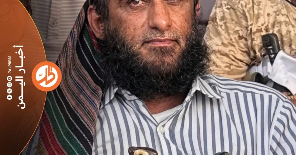 قتل قائد الفرقة الأولى بالمقاومة الوطنية العميد يحيى عبد الله وحيش، إثر تفجير عبوة ناسفة استهدفت موكبه في مديرية الخوخة جنوب محافظة الحديدة، ليعود اسمه إلى واجهة المشهد العسكري اليمني، بوصفه أحد أبرز القادة الذين ارتبطوا بمعارك الساحل الغربي منذ سنواتها الأولى.