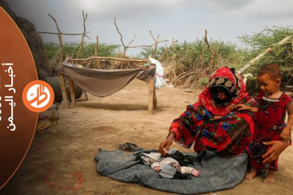 بعد أسابيع من وفاة زوجها.. الجوع والمرض يطويان أسرة نازحة في حجة