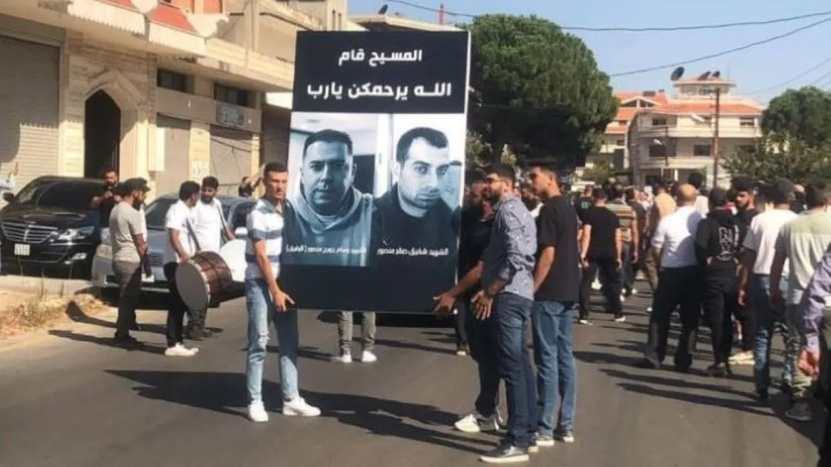 تشييع ضحايا في بلدة عناز بوادي النصارى، قُتلوا على أيدي مجهولين في تشرين الأول/أكتوبر 2025.