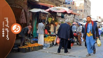 يوماً بعد آخر، تتزايد الضغوط المعيشية على اليمنيين، في ظل مؤشرات دولية تنذر باستمرار ارتفاع أسعار الغذاء والطاقة والنقل، حتى مع تراجع حدة التوترات العسكرية في المنطقة، بينما أظهر تصنيف حديث، أن اليمن لا يزال من بين أعلى الدول العربية في تكلفة المعيشة، في وقت تبقى فيه مستويات الدخل والقوة الشرائية عند مستويات متدنية.
