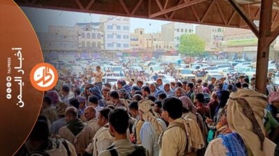 تعثرت صفقة تبادل الأسرى والمختطفين بين الحكومة اليمنية وجماعة "الحوثي" الموالية لطهران، قبل أيام من الموعد المقرر لبدء تنفيذها، وسط تبادل للروايات بشأن أسباب التأجيل.