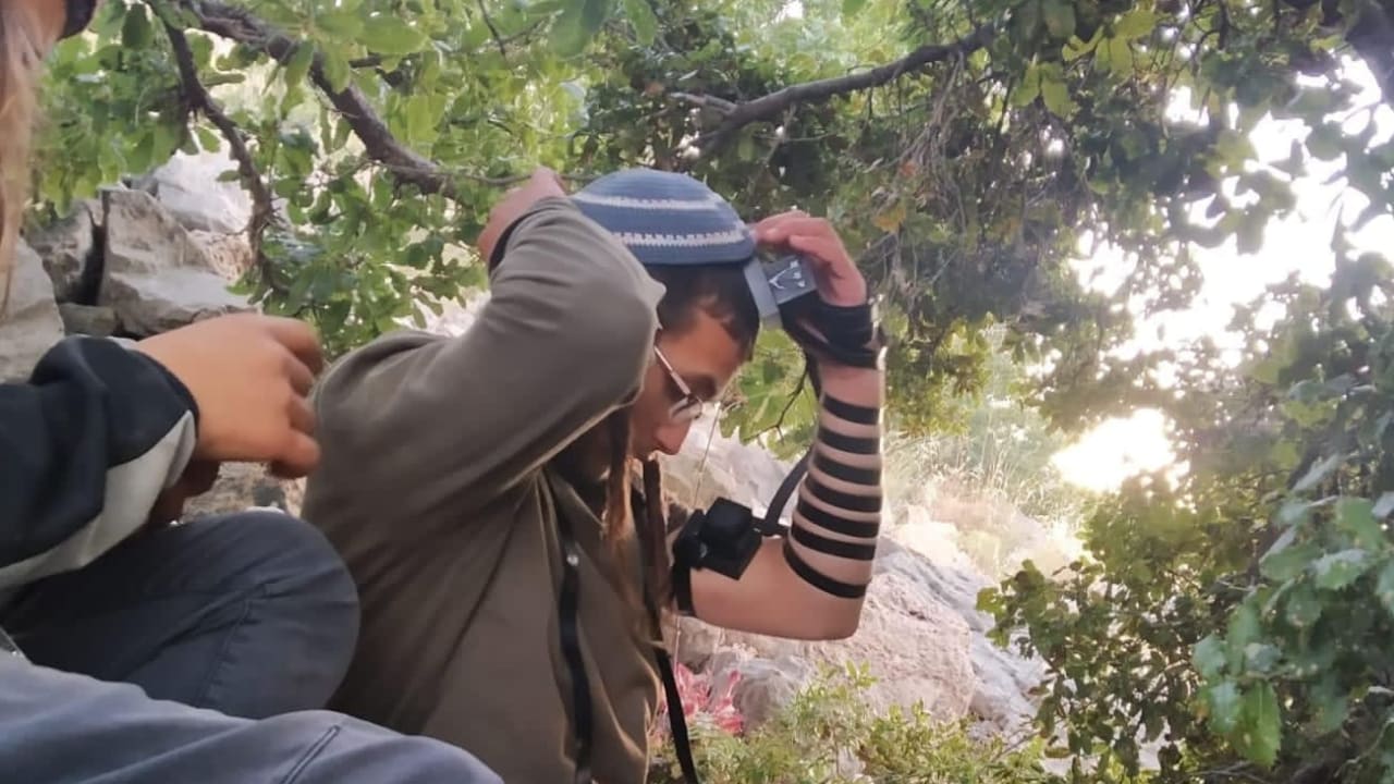 مستوطنون إسرائيليون من حركة "رواد باشان" على جبل الشيخ في سوريا -  مواقع التواصل