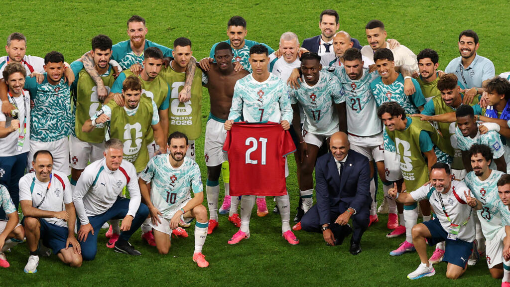 منتخب البرتغالي في صورة تذكارية تكريما لزميلهم ديوغو جوتا