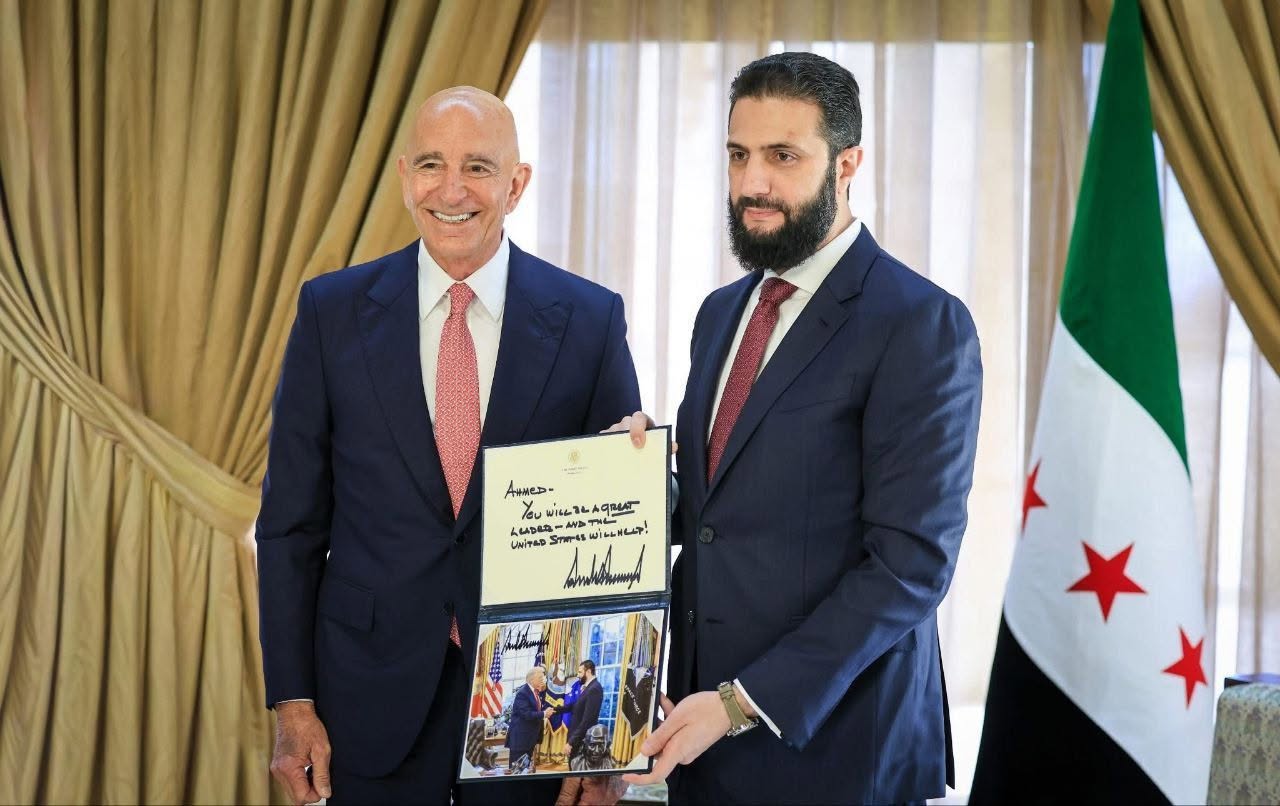 الرئيس الانتقالي أحمد الشرع والسفير الأميركي في تركيا توم باراك