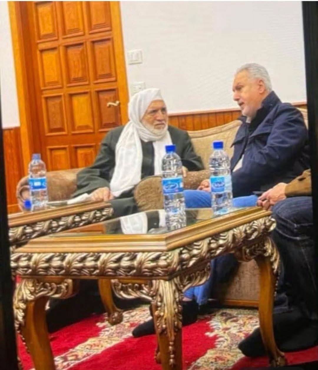 صورة تظهر لقاء جمع مفتي الجمهورية أسامة الرفاعي مع رجل الأعمال محمد حمشو.