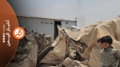 صعّدت جماعة "الحوثي" الموالية لطهران، خلال يومي السبت والأحد، هجماتها بالصواريخ الباليستية والطائرات المسيّرة على مدينتي المخا ومأرب، مستهدفة أحياء سكنية ومنشآت مدنية وحيوية، بالتزامن مع تصاعد المواجهات في عدد من جبهات القتال.