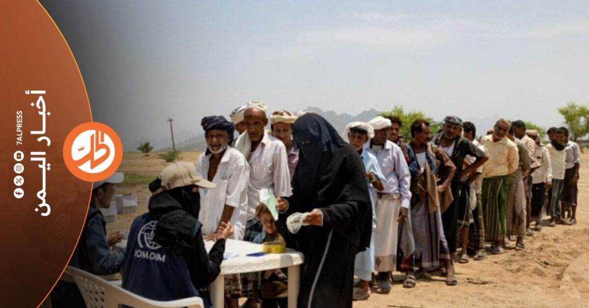 فاقم التصعيد العسكري معاناة السكان في اليمن، مع تجاوز عدد النازحين داخل البلاد 104 آلاف شخص، بالتزامن مع عبور آلاف اليمنيين البحر نحو جيبوتي، فيما تحذر الأمم المتحدة من اتساع آثار المواجهات على الأطفال والخدمات الأساسية.