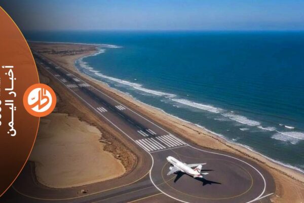 غارات جوية تضرب ميناء ومطار المخا بعد سيطرة “الحوثيين”