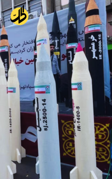 المتشددون الإيرانيون: حان وقت امتلاك السلاح النووي