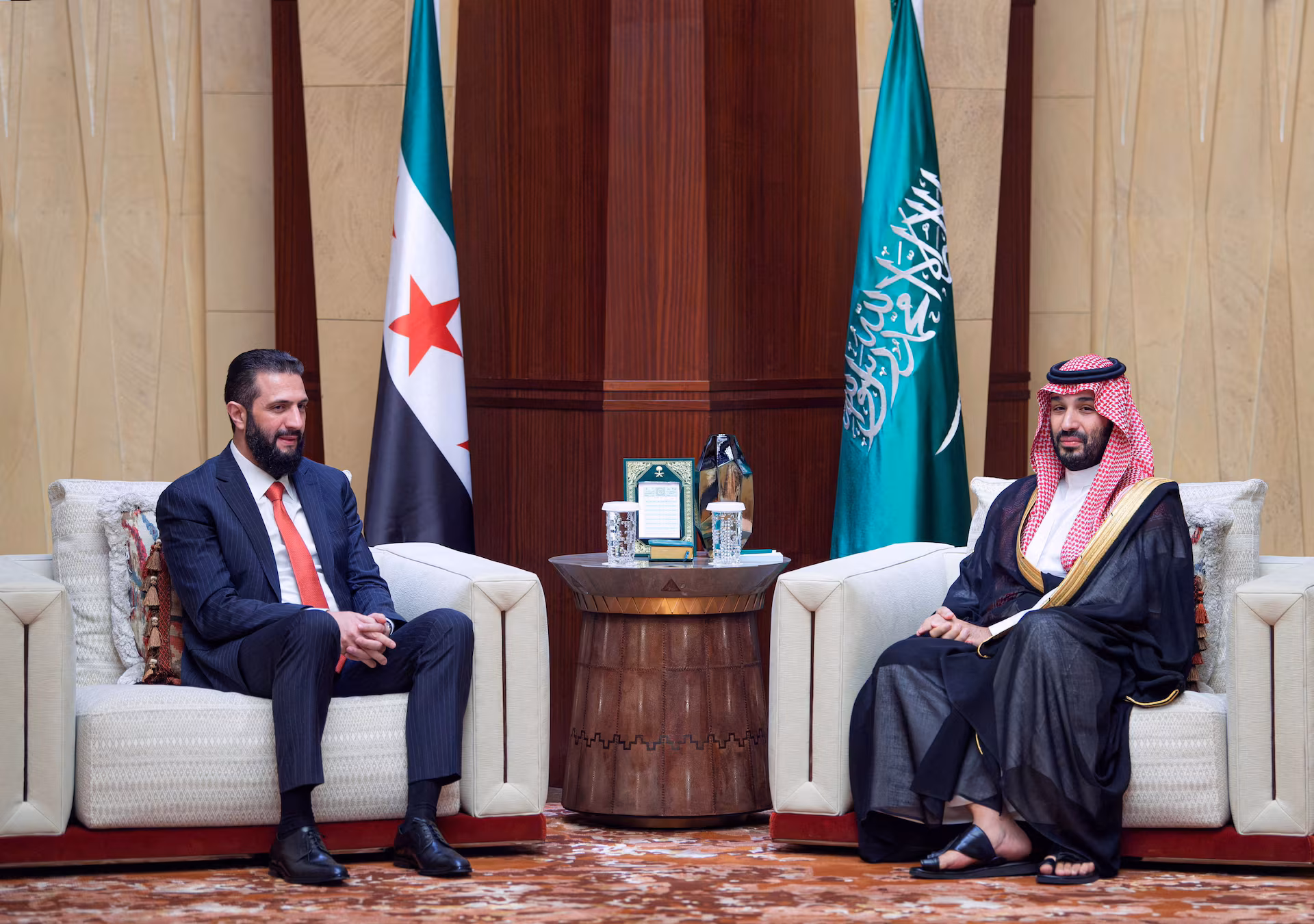 الرئيس الانتقالي أحمد الشرع يلتقي ولي العهد السعودي الأمير محمد بن سلمان في الرياض، المملكة العربية السعودية، 6 تشرين الأول/أكتوبر 2026. وكالة الأنباء السعودية