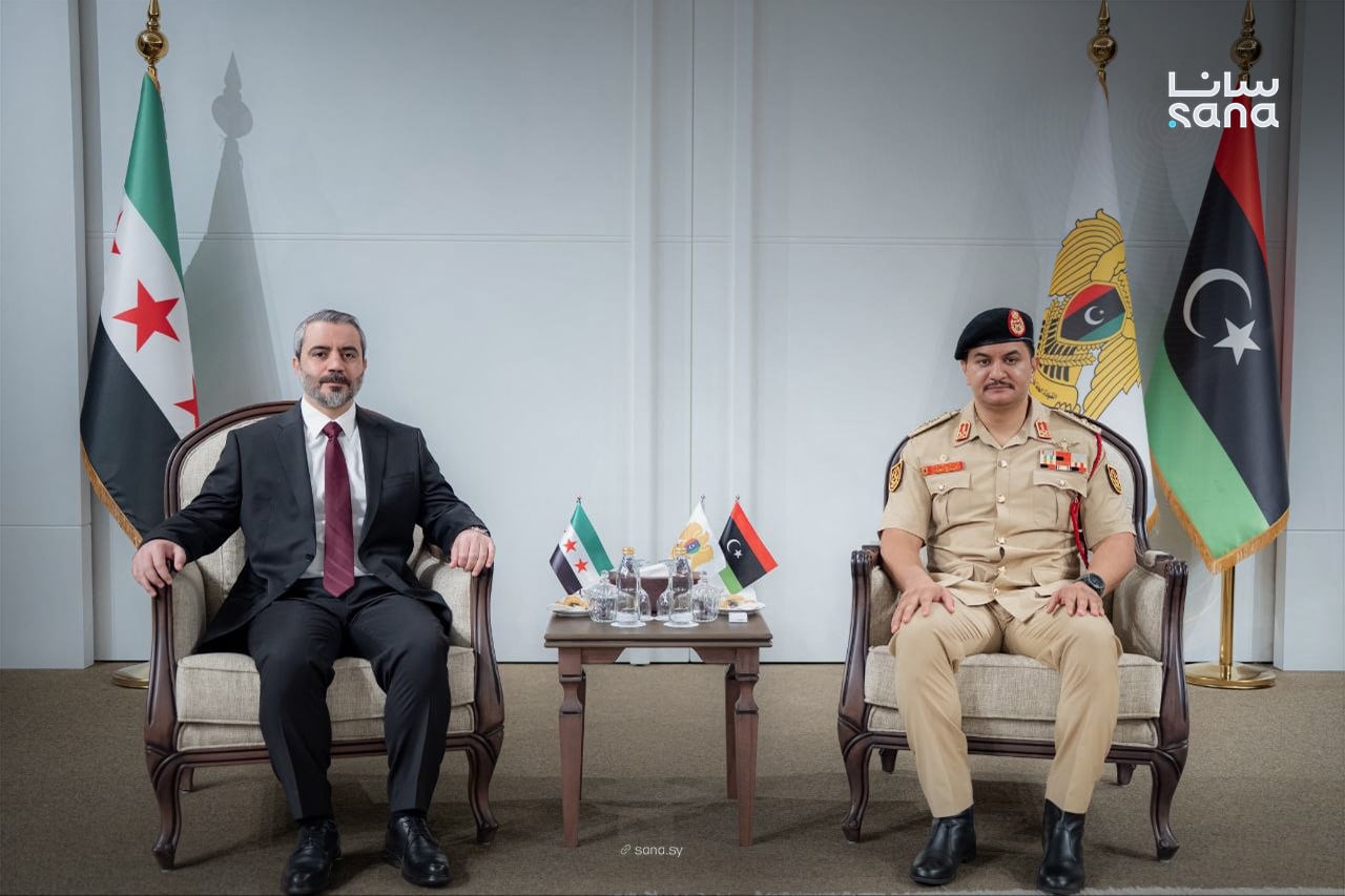 لقاء جمع بين وزير الخارجية السوري أسعد الشيباني والفريق أول ركن صدام خليفة حفتر في مدينة بنغازي الليبية، الأحد 11 تشرين الأول/أكتوبر 2026 - سانا