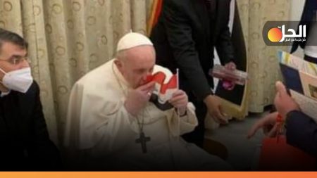 من كنيسَة “مار يوسف”.. “البابا” يحيي أول قداس في العراق بحضور رسمي